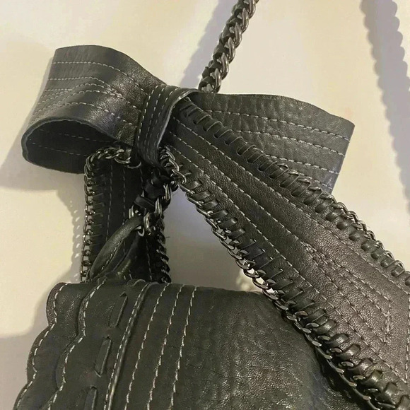 Vince Camuto Black pebbled leather shoulder bag - Picture 10 of 16